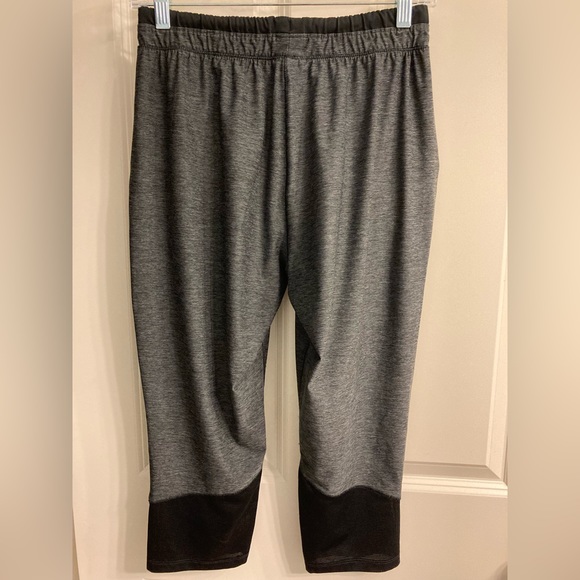 Under Armour Women’s Sport Crop Pants Capris Carbon Heather/ Graphite XS - Picture 4 of 5